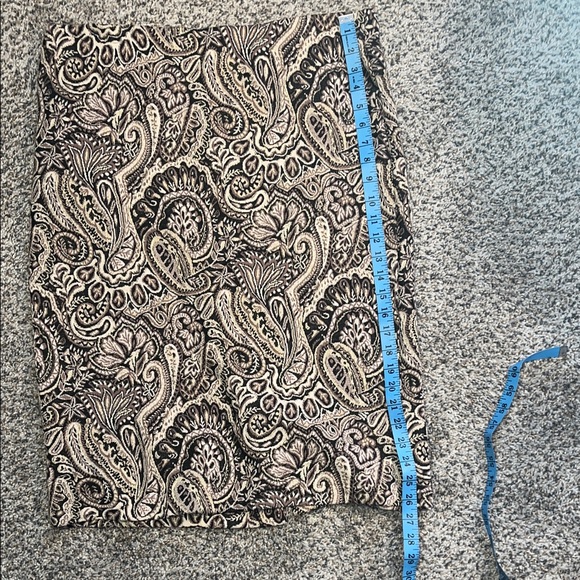 ECI Elegant Black and Cream Paisley Pencil Skirt, Size L - Picture 8 of 9